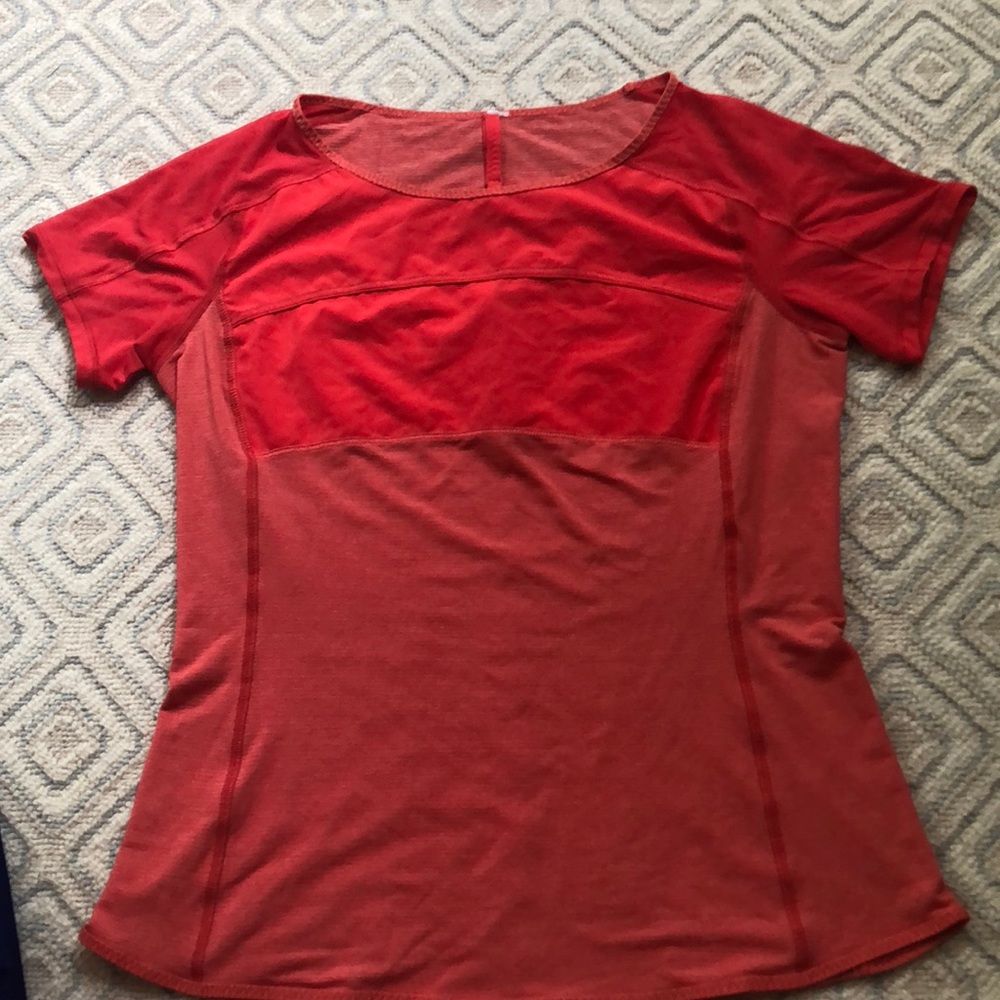 Lululemon workout shirt